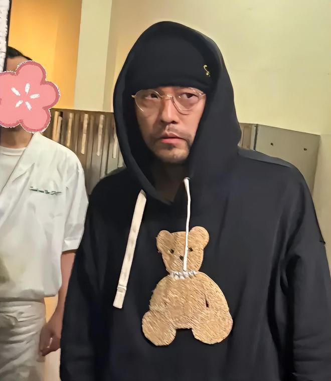 周杰伦有络腮胡子吗__周杰伦带胡子
