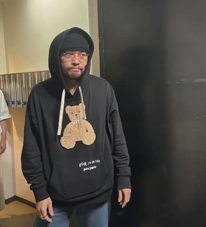 周杰伦有络腮胡子吗__周杰伦带胡子