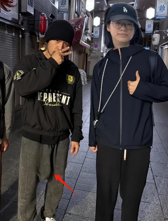 周杰伦带胡子__周杰伦有络腮胡子吗