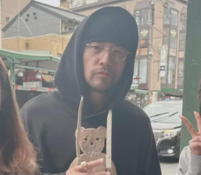 周杰伦有络腮胡子吗__周杰伦带胡子