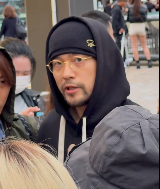 _周杰伦带胡子_周杰伦有络腮胡子吗