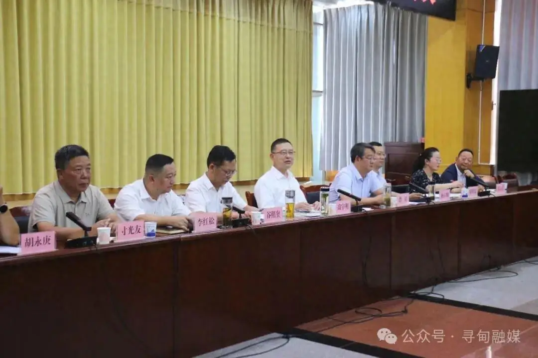 寻甸县2025年高考优秀学生座谈会召开