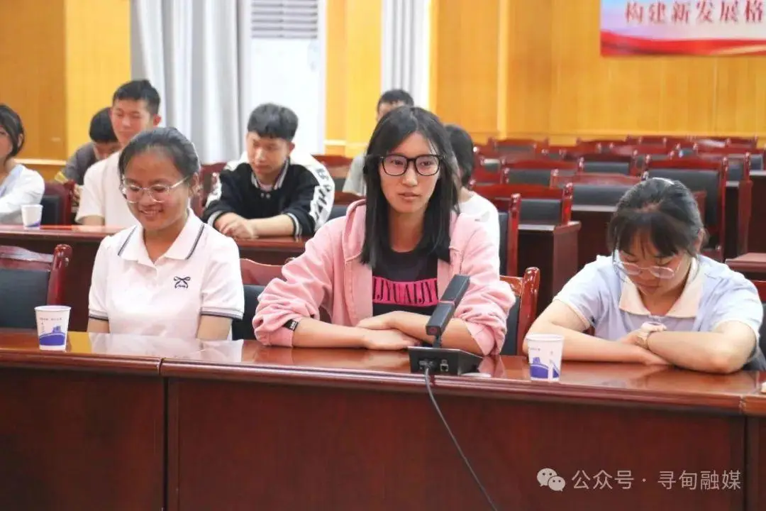 高考优秀学子座谈会_高考优秀学生颁奖校长讲话_