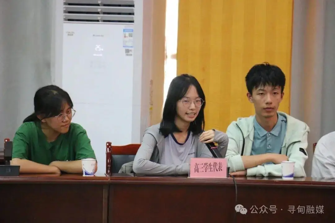 _高考优秀学生颁奖校长讲话_高考优秀学子座谈会