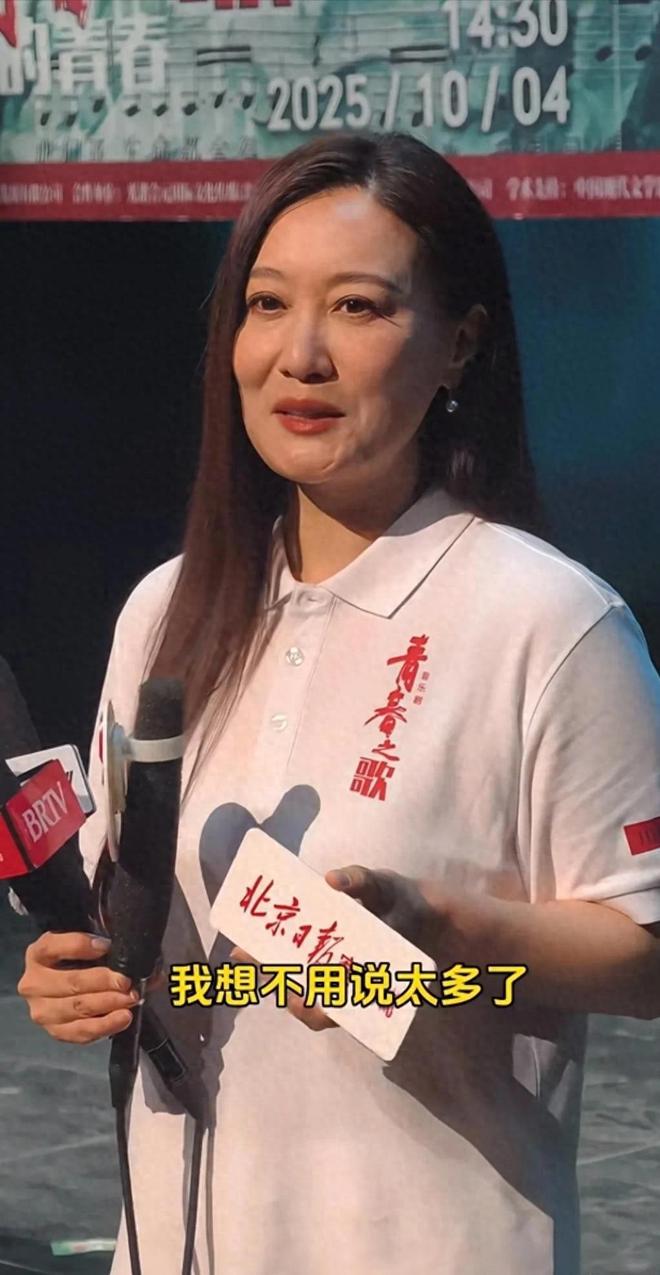 47岁谭晶老到认不出！和科学家丈夫很恩爱，一对双胞胎成她的骄傲
