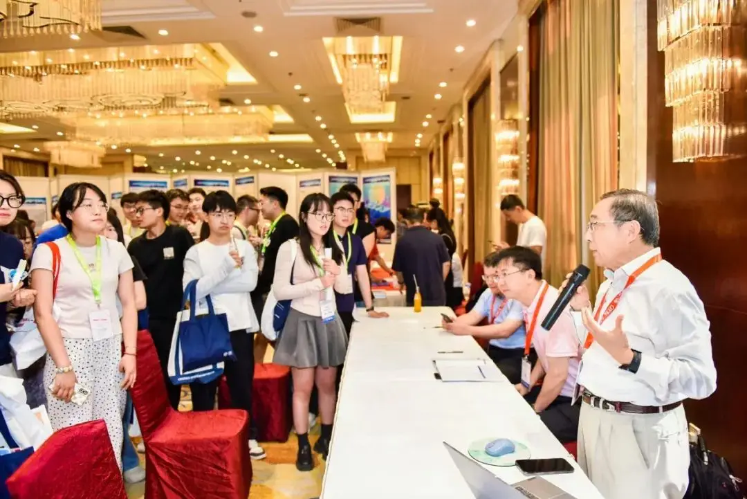 专家免费帮你改简历，轻松拿到好职位！| CIOP同期活动__专家免费帮你改简历，轻松拿到好职位！| CIOP同期活动