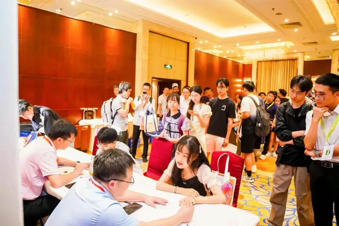 专家免费帮你改简历，轻松拿到好职位！| CIOP同期活动__专家免费帮你改简历，轻松拿到好职位！| CIOP同期活动