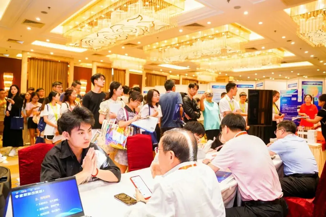 专家免费帮你改简历，轻松拿到好职位！| CIOP同期活动__专家免费帮你改简历，轻松拿到好职位！| CIOP同期活动