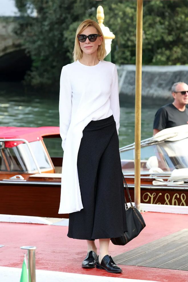 舒淇，Tilda Swinton惊艳威尼斯，这届红毯太养眼了！__舒淇，Tilda Swinton惊艳威尼斯，这届红毯太养眼了！