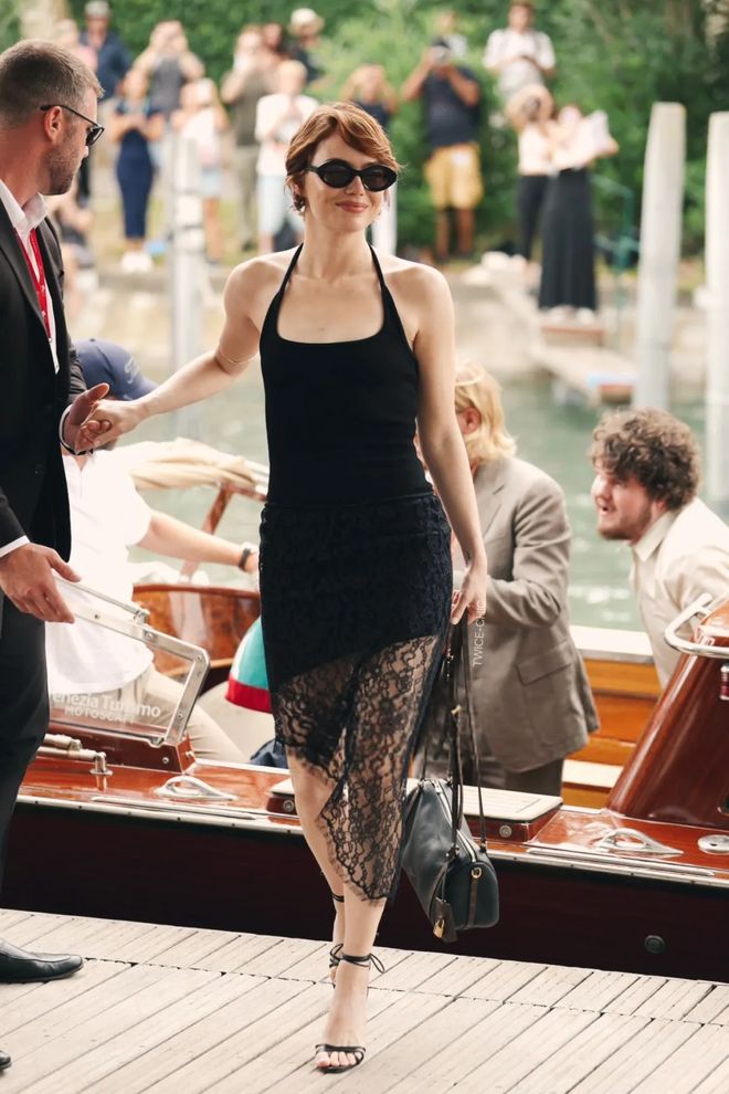 舒淇，Tilda Swinton惊艳威尼斯，这届红毯太养眼了！_舒淇，Tilda Swinton惊艳威尼斯，这届红毯太养眼了！_
