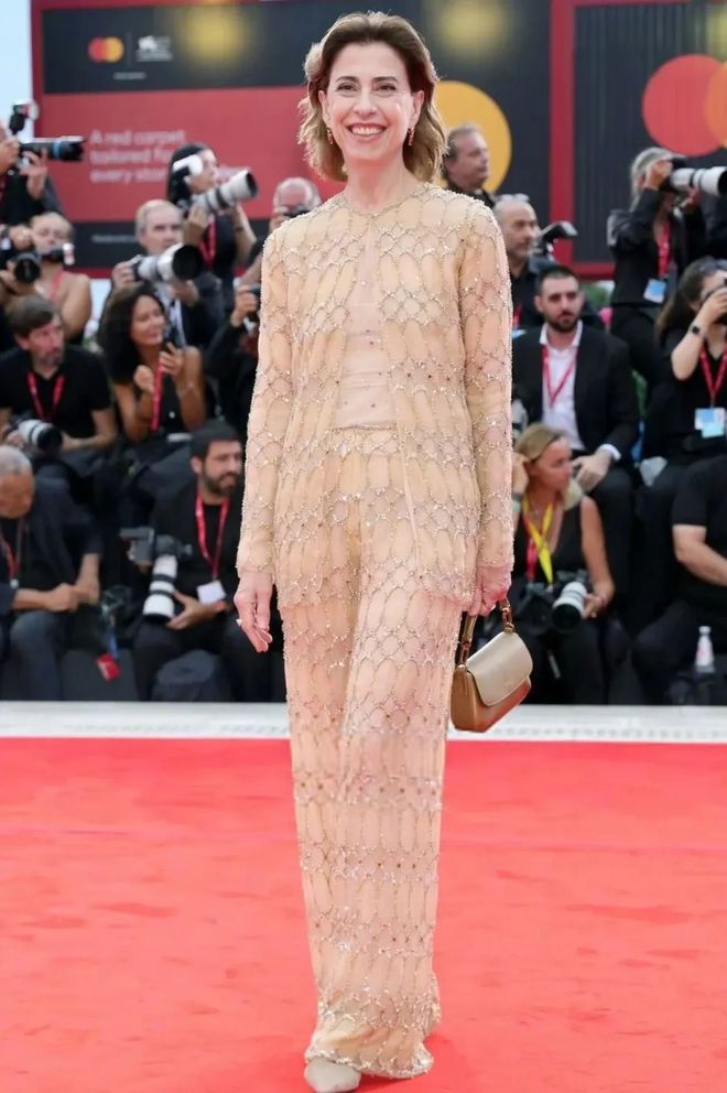 _舒淇，Tilda Swinton惊艳威尼斯，这届红毯太养眼了！_舒淇，Tilda Swinton惊艳威尼斯，这届红毯太养眼了！