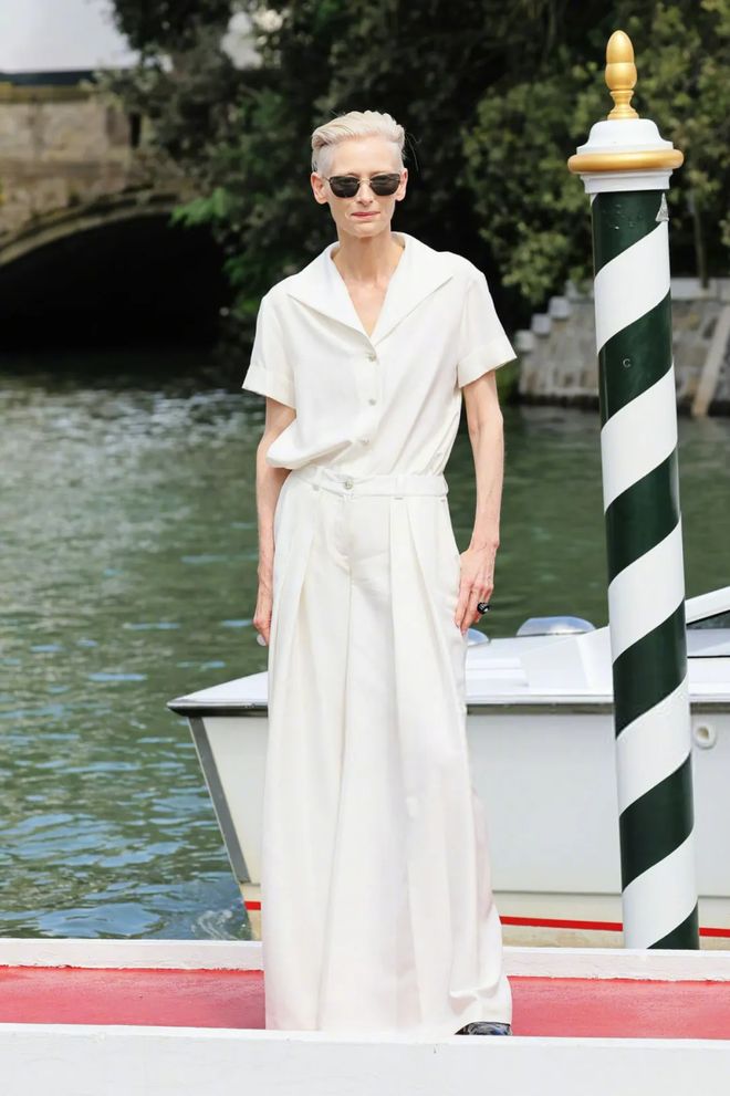 舒淇，Tilda Swinton惊艳威尼斯，这届红毯太养眼了！__舒淇，Tilda Swinton惊艳威尼斯，这届红毯太养眼了！