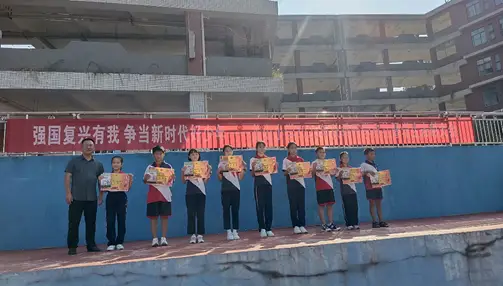 _秋季开学典礼优秀教师发言稿_秋季开学典礼视频