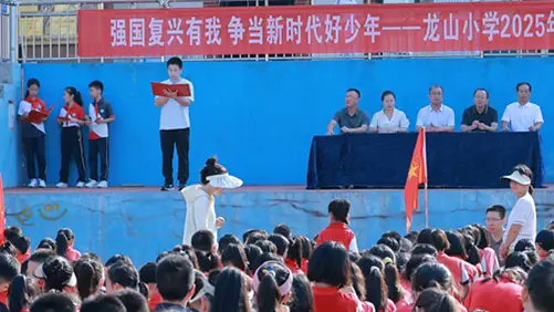 _秋季开学典礼优秀教师发言稿_秋季开学典礼视频