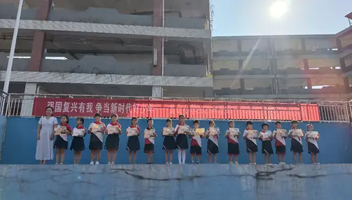 秋季开学典礼优秀教师发言稿_秋季开学典礼视频_