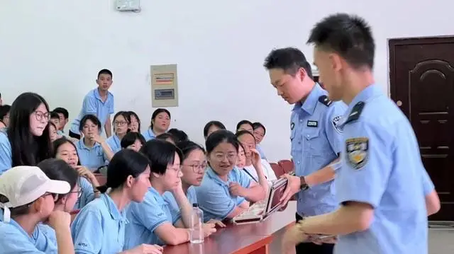 高中法制讲座听后感500字_法制讲座视频_