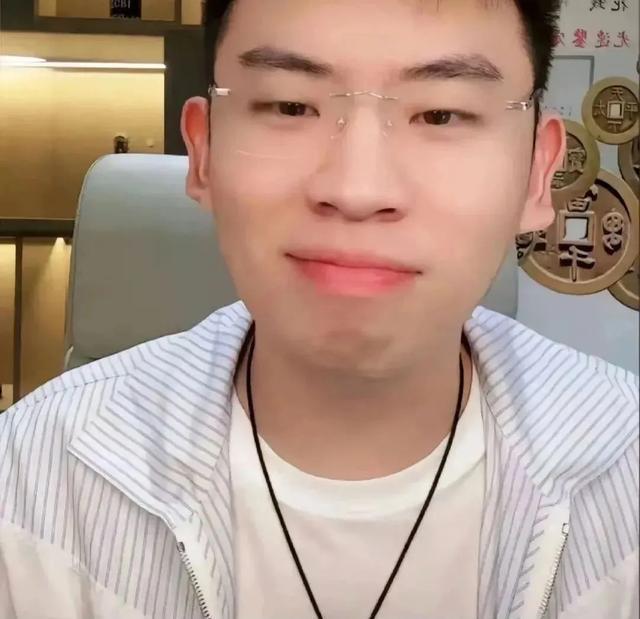 _“听泉赏宝”首谈学历风波：我已经到了普通人的极限，不靠直播吃饭_“听泉赏宝”首谈学历风波：我已经到了普通人的极限，不靠直播吃饭