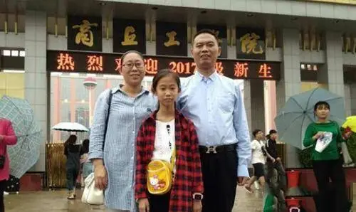 原创全靠父母手把手教，10岁考上大专的“女神童”，她现在过得怎样？_原创全靠父母手把手教，10岁考上大专的“女神童”，她现在过得怎样？_