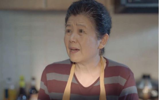 甘肃母亲痴呆30年,突然想起自己在上海有别墅,儿女赶去后当场愣住
