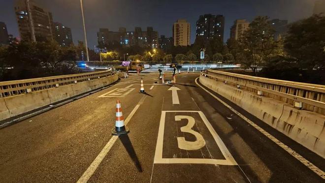 _高架匝道交替通行_早晚高峰堵车