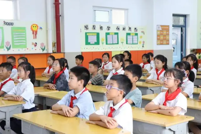 郑州高新区创新大道小学顺利开展期末散学仪式