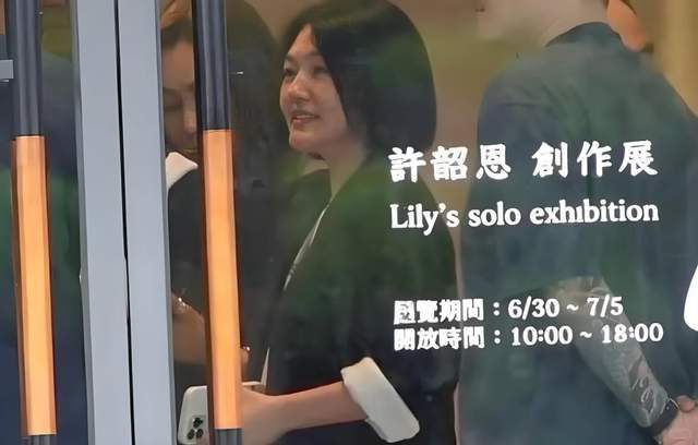 _大S去世半年墓园仍未完工，小S跟具俊晔新合影曝光，又在日本！_大S去世半年墓园仍未完工，小S跟具俊晔新合影曝光，又在日本！