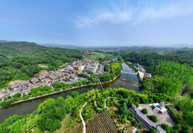 党旗在基层一线高高飘扬|湖北堰河村：280块石头铺平“穷山沟”的致富振兴路