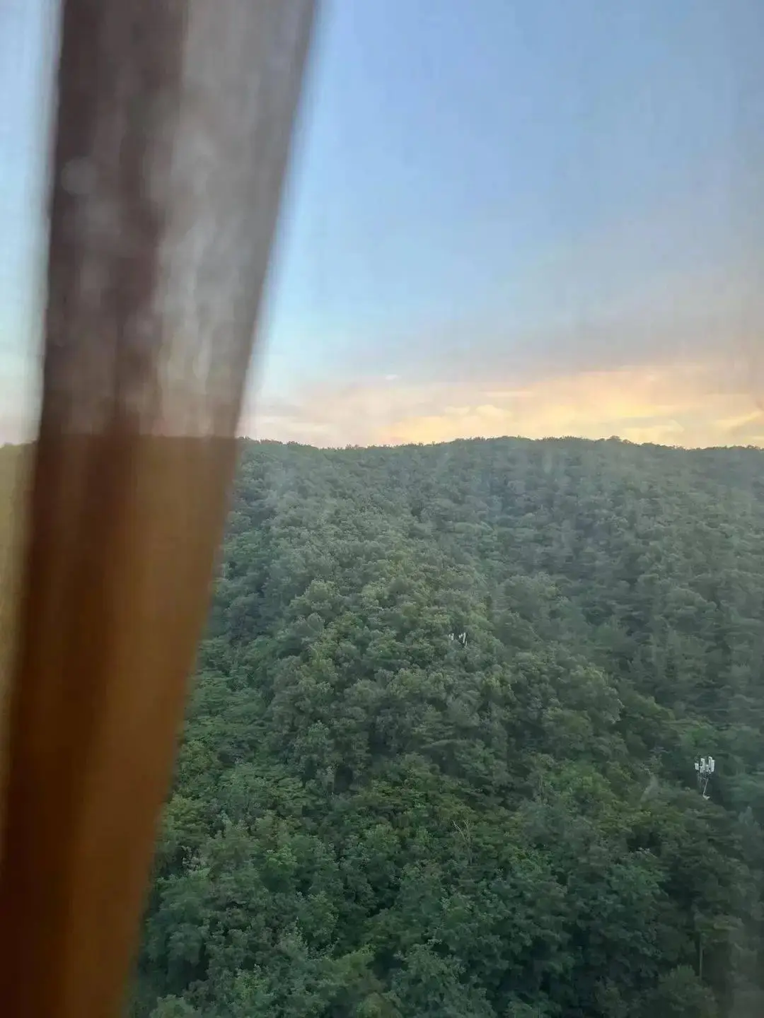 那个县城文科女，踩中张雪峰所有雷区后