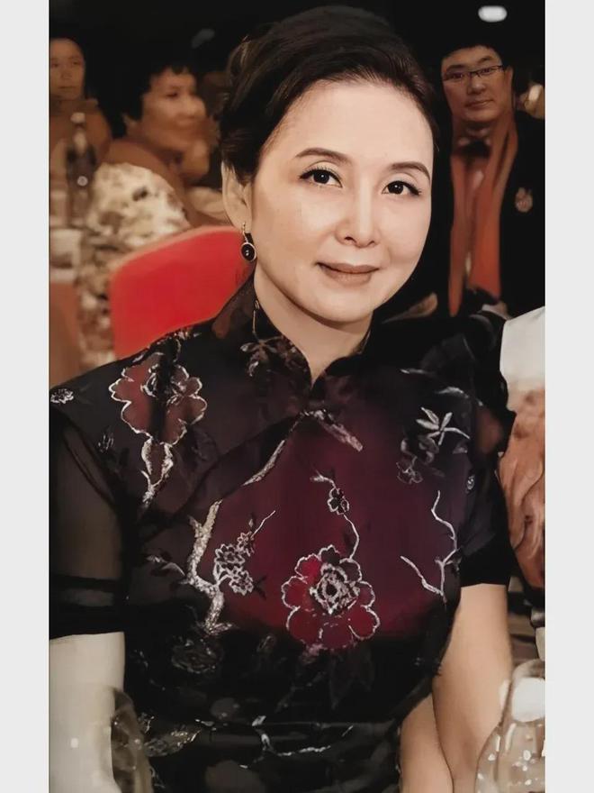 _喻亢个人资料图片_喻言捐款多少