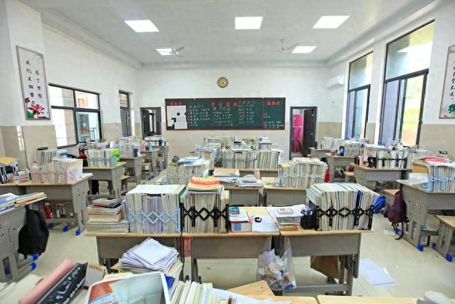 三年高中，砸下36万，高考却只拿到398分，母女俩出租屋痛哭