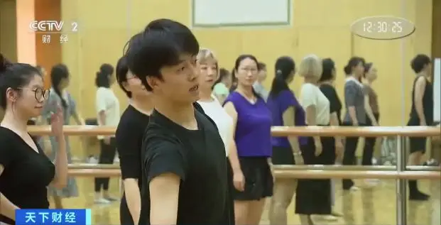_上海万人摇_上海万人演讲是什么电影