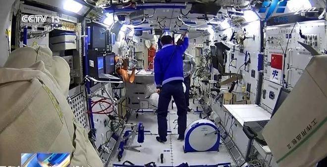 太空健身__太空舱健身房