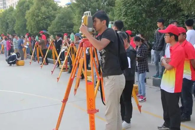本科线没到，人生就完了吗？他们告诉你：高考是路口，不是尽头__本科线没到，人生就完了吗？他们告诉你：高考是路口，不是尽头