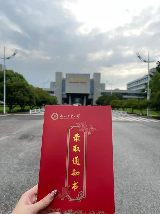 女儿超本科线2分，征集志愿也滑档，同学未过线，却已被本科录取