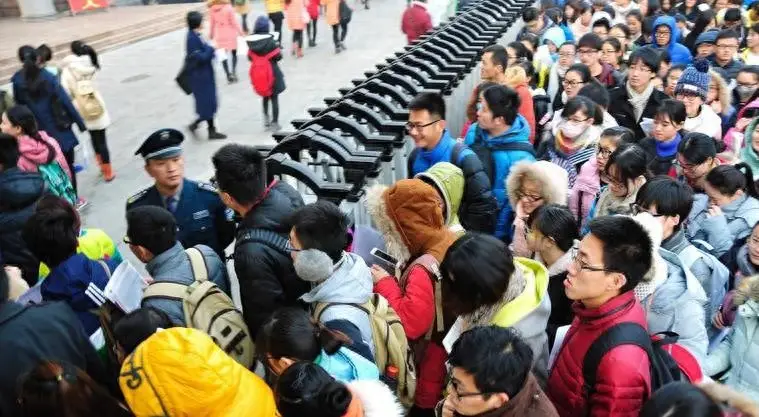 2025年风向变了，新型大学vs老牌 985 名校，谁占上风？