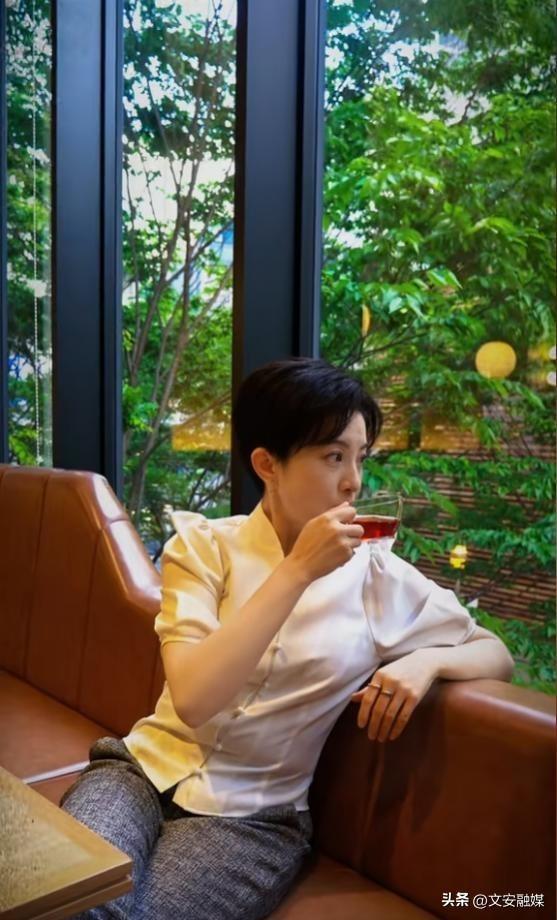孤独的喝茶_独居真的好孤单_