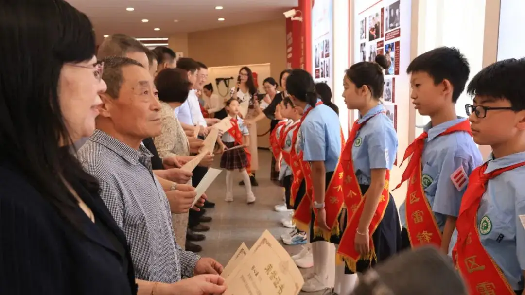 学雷锋讲座_雷锋培训学校_