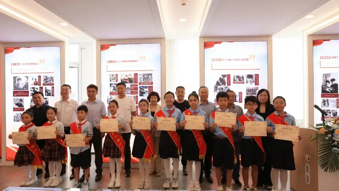 _雷锋培训学校_学雷锋讲座