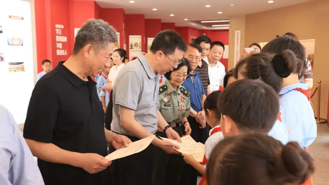 _雷锋培训学校_学雷锋讲座