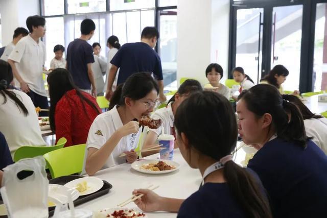 新学期，北京市中小学生全部免自带餐具！