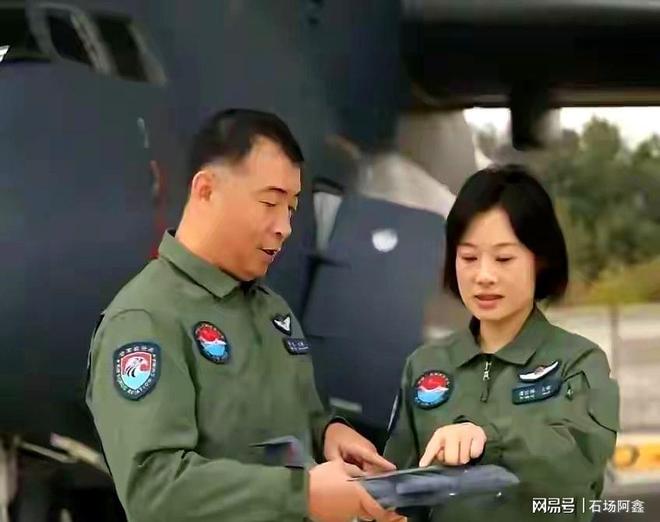 _他们才是真正的明星夫妻：机长谭红梅和张浩，恩爱23年比翼双飞_他们才是真正的明星夫妻：机长谭红梅和张浩，恩爱23年比翼双飞