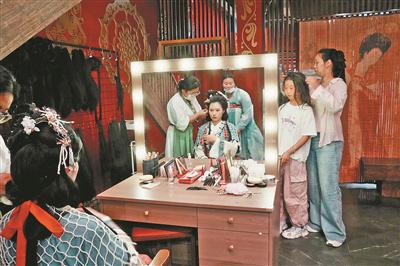 小小票根“串起”长长消费链（经济新方位）_小小票根“串起”长长消费链（经济新方位）_