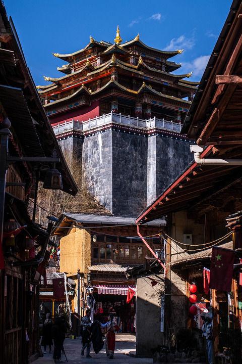 香格里拉雪域高原_香格里拉的雪山_