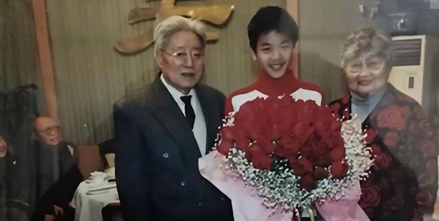 _艺昕美妆造型学院_张昕整容