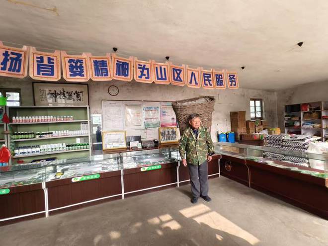 王国明：传承“背篓精神”50年，将商品和人情味送到顾客手上