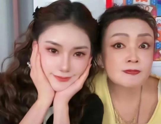 马筱梅爸妈真实身份被扒，梅妈以前卖早餐，年轻时候的照片曝光__马筱梅爸妈真实身份被扒，梅妈以前卖早餐，年轻时候的照片曝光