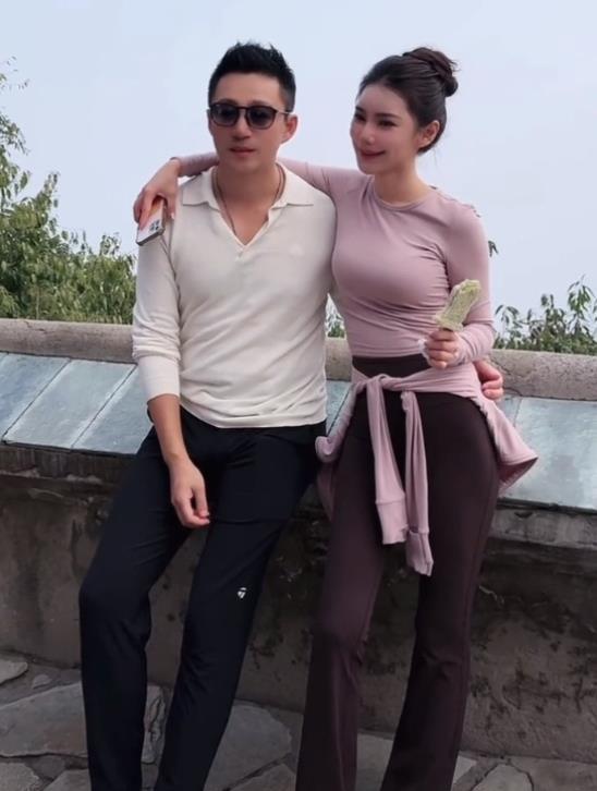 马筱梅爸妈真实身份被扒，梅妈以前卖早餐，年轻时候的照片曝光__马筱梅爸妈真实身份被扒，梅妈以前卖早餐，年轻时候的照片曝光