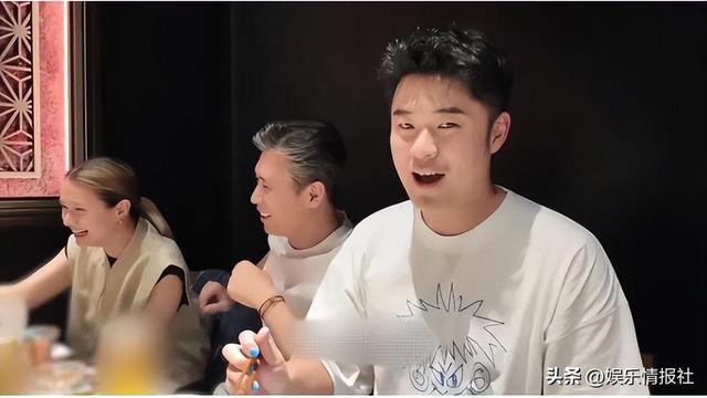 _韩寒罕见携妻亮相_吴彦祖携妻子现身