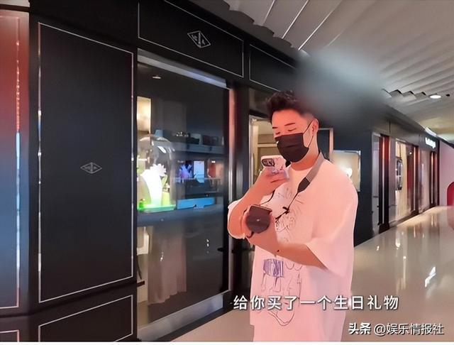 韩寒罕见携妻亮相_吴彦祖携妻子现身_