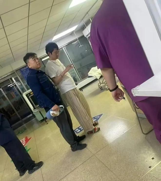 打架打歪鼻子_打疑似走路歪男友鼻子受伤了_